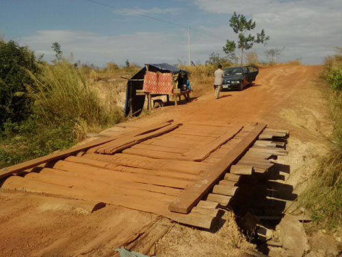 ពលរដ្ឋជិត២០០០គ្រួសារ ក្នុងឃុំថ្នសបានអំពាវសុំឲ្យ អាជ្ញាធរស្រុកខេត្តជួយដាក់លូចាក់ដីអោយបានល្អផង