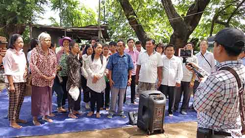 ពលរដ្ឋដីសហគមន៍និយាយថា តើខែថ្ងៃណាទើបមានដំណោះស្រាយជូនពួកគាត់ដើម្បីឲ្យពួកគាត់ផុតកម្ម