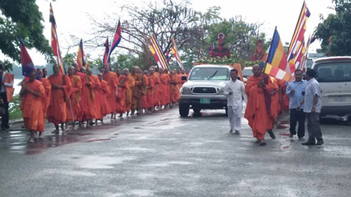 សាលាខេត្តស្ទឹងត្រែងប្រារព្ធពិធីរាប់បាត្រព្រះសង្ឃចំនួន៤៣៦អង្គ