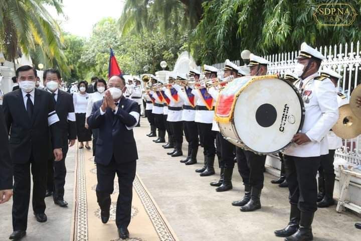 សម្តេចអគ្គមហាពញាចក្រី ហេង សំរិន អញ្ជើញគោរពវិញ្ញាណក្ខន្ធសពឯកឧត្តមកិត្តិនិតិកោសលបណ្ឌិត ងួន ញ៉ិល