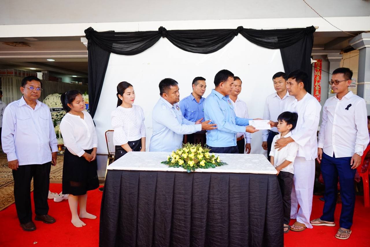 ឯកឧត្ដម ម៉ៅ ឌុង អញ្ជើញគោរពវិញ្ញាណក្ខន្ធសព លោកស្រី លីម ដាលី ត្រូវជាភរិយា លោក បួនសេង សុវិទ្យា អនុប្រធានសហភាពសហព័ន្ធយុវជនកម្ពុជាខេត្តត្បូងឃ្មុំ